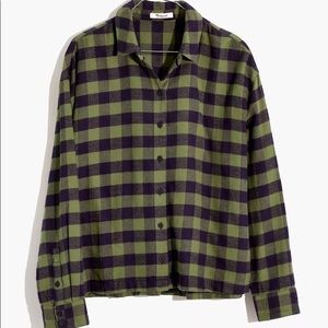 Madewell Green Plaid flannel shirt Small

Pit to pit 21. Length 22.